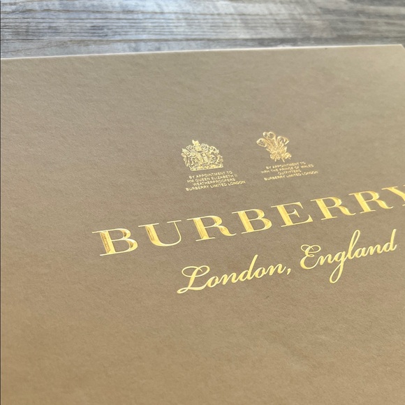 Burberry Box - Picture 4 of 10